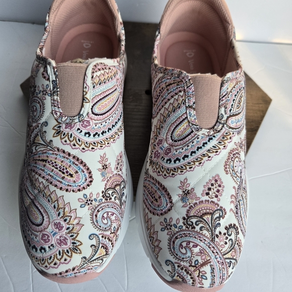 NWT, VERA BRADLEY Paisley Slip-On Sneakers - Pink and White.Size 9 - Picture 3 of 7